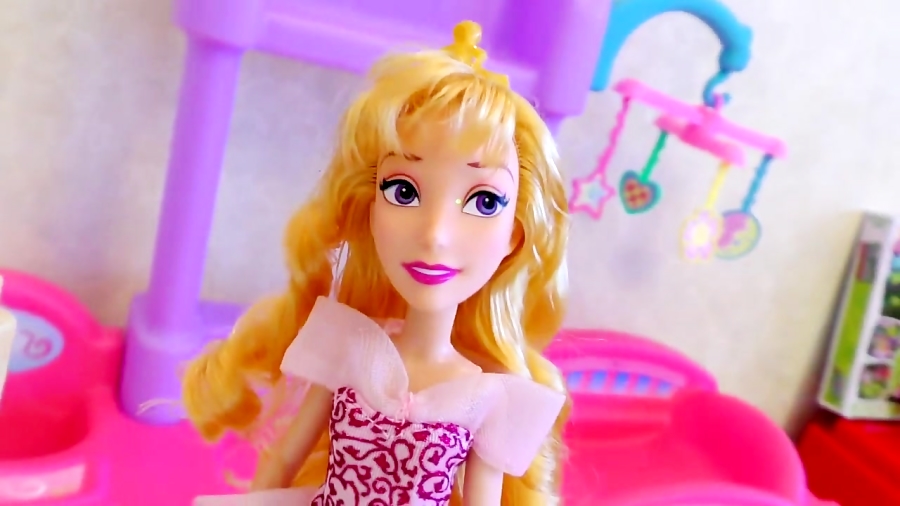 دیانا و اسباب بازی ها - قایم باشک بازی دیانا با پرنسس عروسک